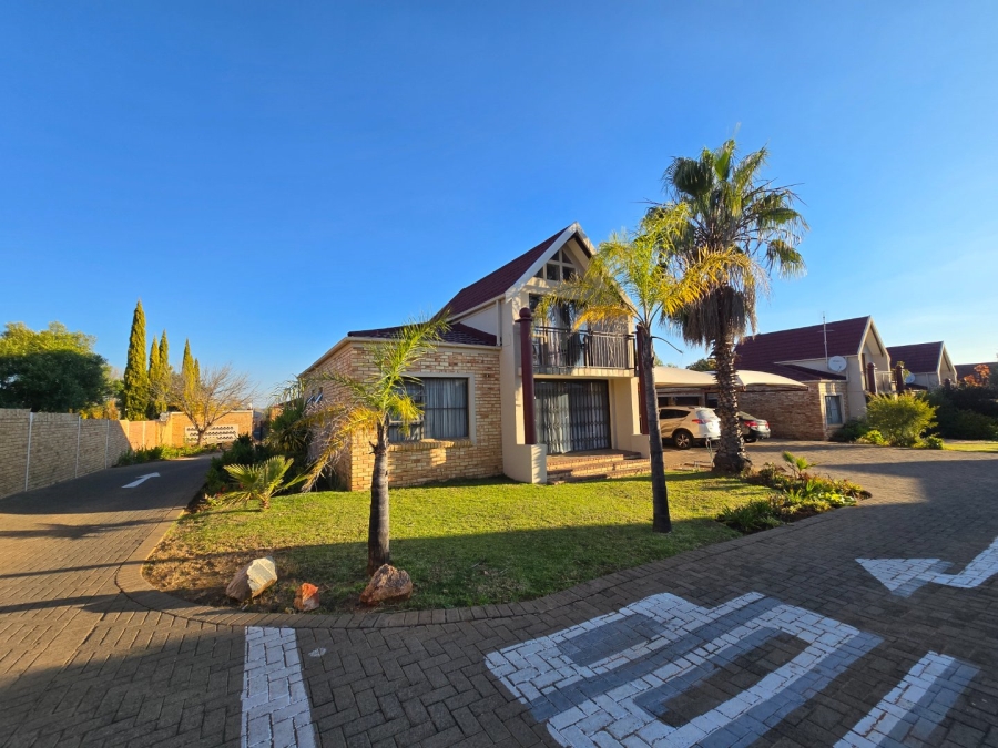 2 Bedroom Property for Sale in Langenhovenpark Free State